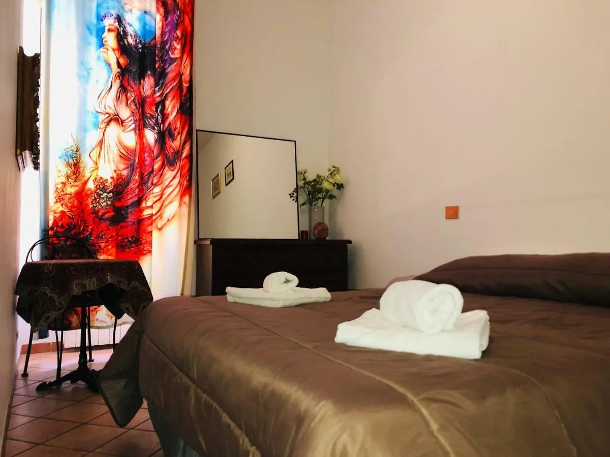 ** Konukevi Parisa Suite Roma İtalya